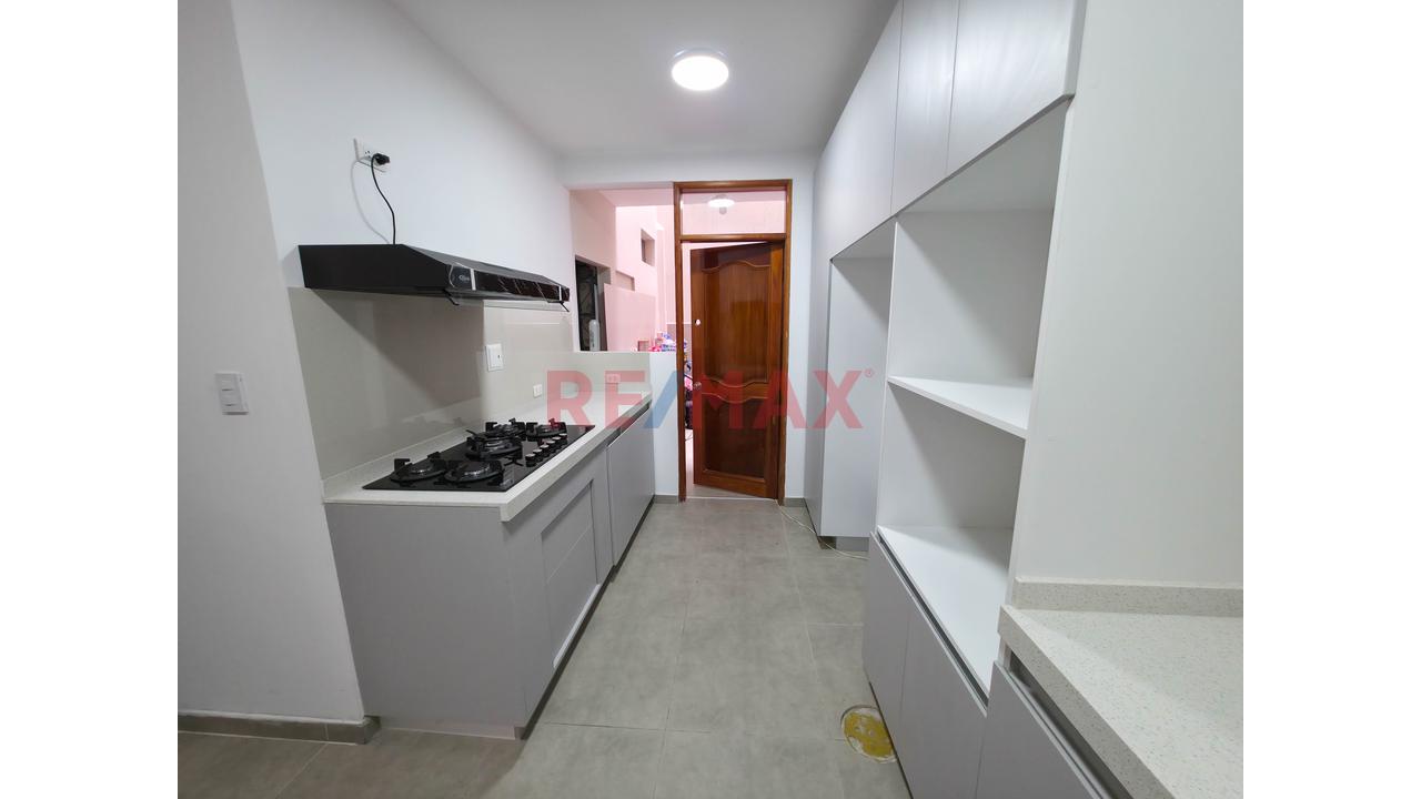 Venta Departamento Dúplex En Los Olivos | 1Er Piso + Cochera | Cerca Av. Universitaria — foto 9