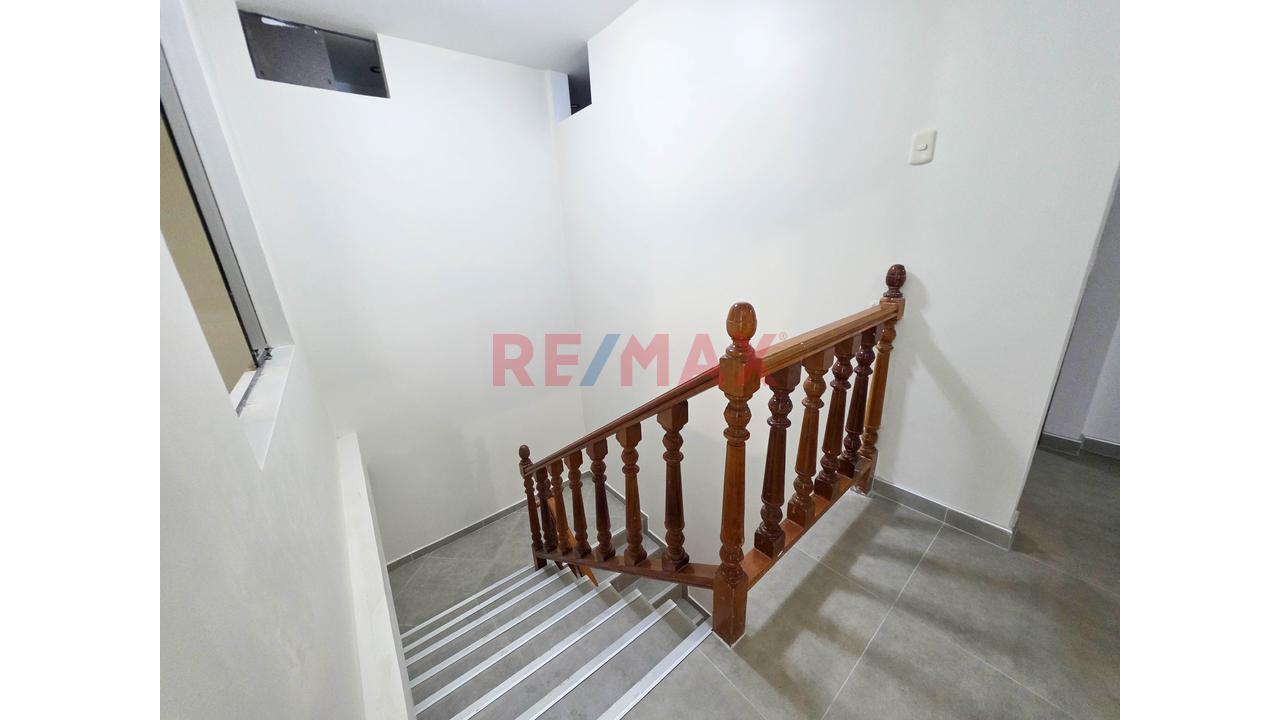 Venta Departamento Dúplex En Los Olivos | 1Er Piso + Cochera | Cerca Av. Universitaria — foto 2
