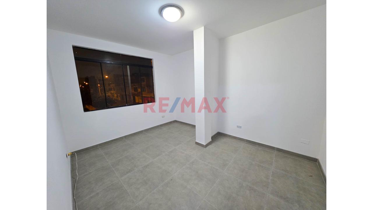 Venta Departamento Dúplex En Los Olivos | 1Er Piso + Cochera | Cerca Av. Universitaria — foto 3