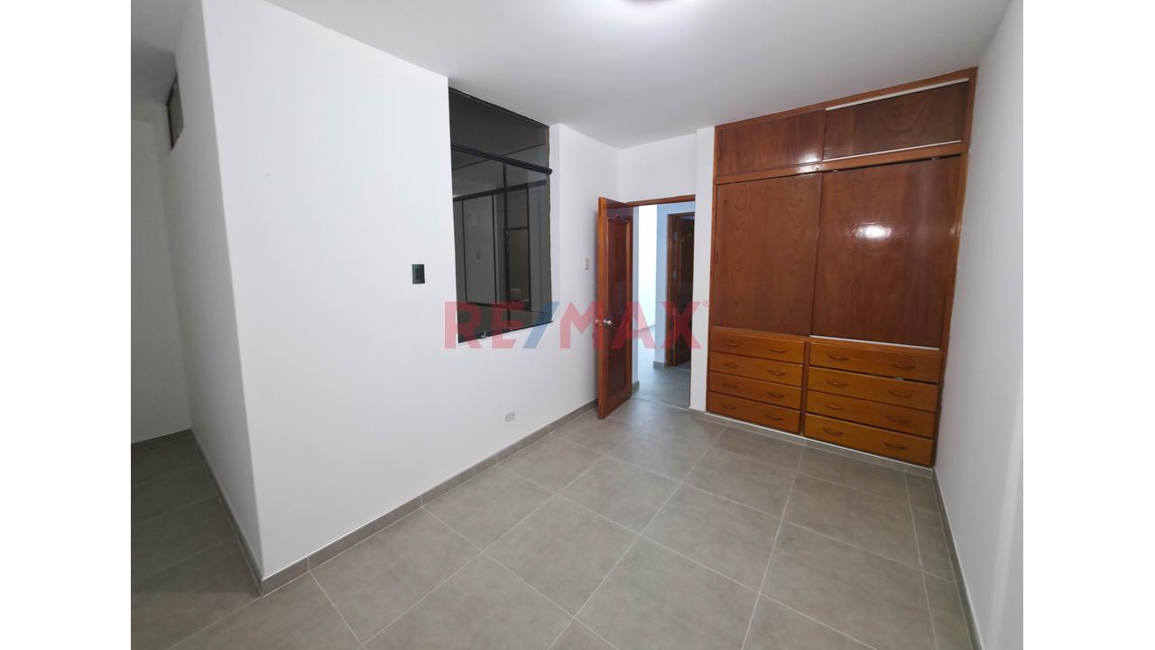 Venta Departamento Dúplex En Los Olivos | 1Er Piso + Cochera | Cerca Av. Universitaria — foto 4