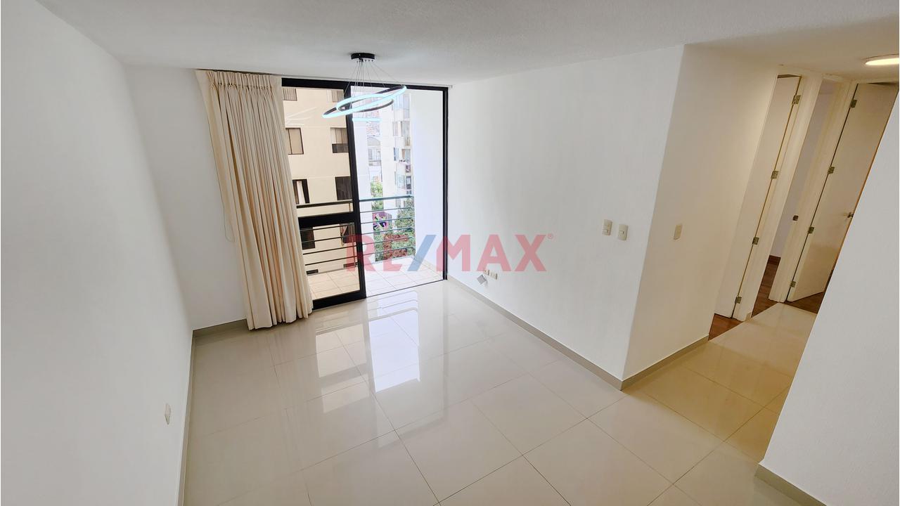 Alquiler En Condominio Departamento + Estacionamiento Chorrillos