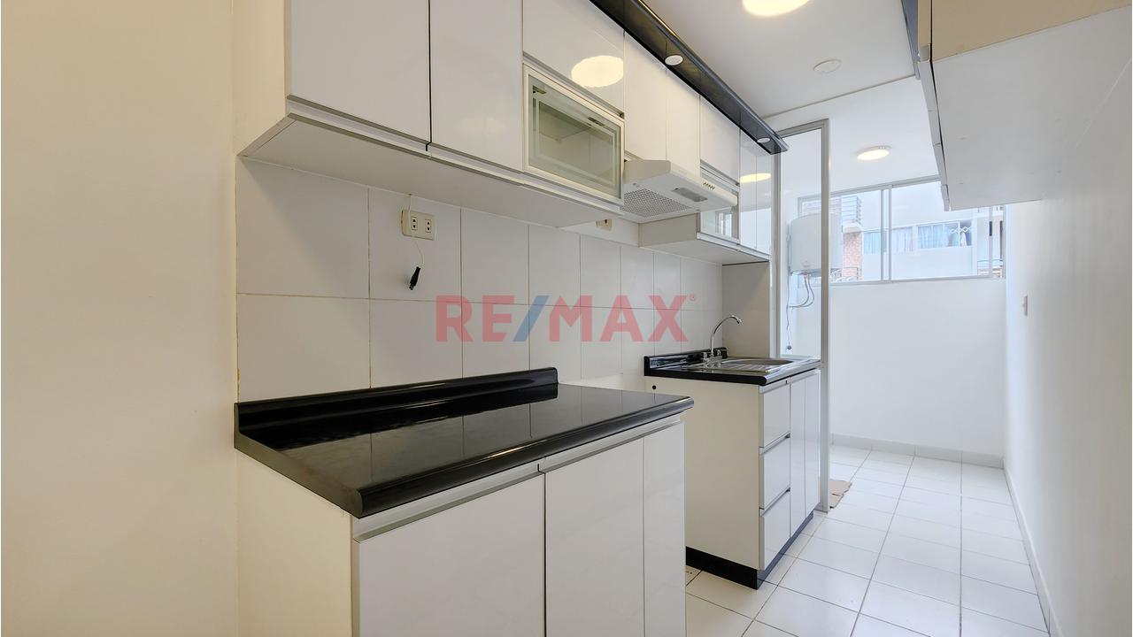 Alquiler En Condominio Departamento + Estacionamiento Chorrillos — foto 12