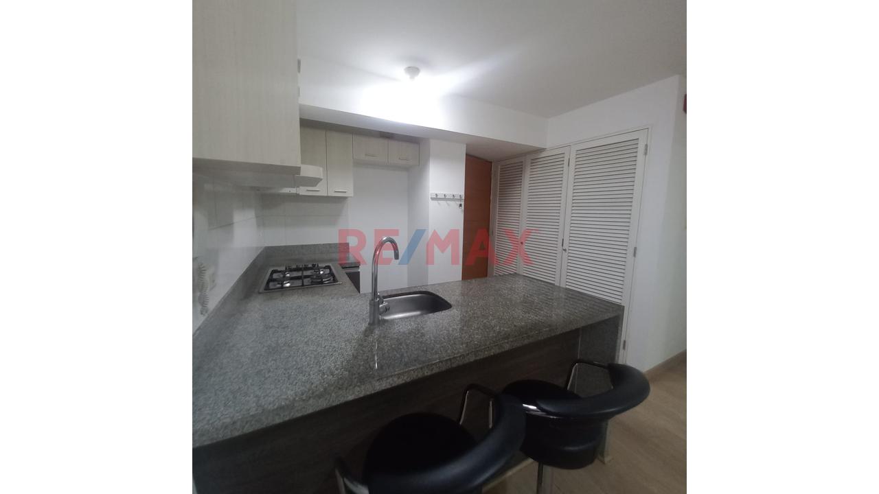 Departamento En Alquiler En Jesús María + Estacionamiento — foto 15