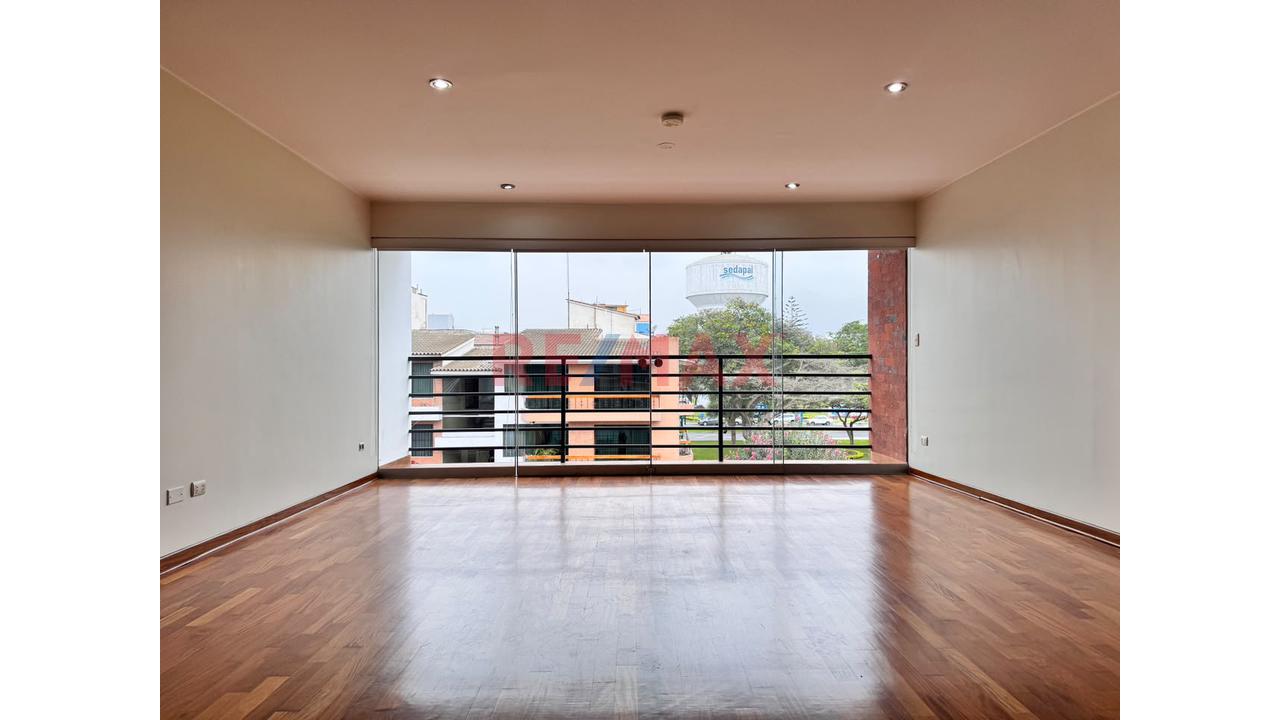 Hermoso Duplex En Venta  Frente A Parque -  Las Gardenias Surco — foto 4