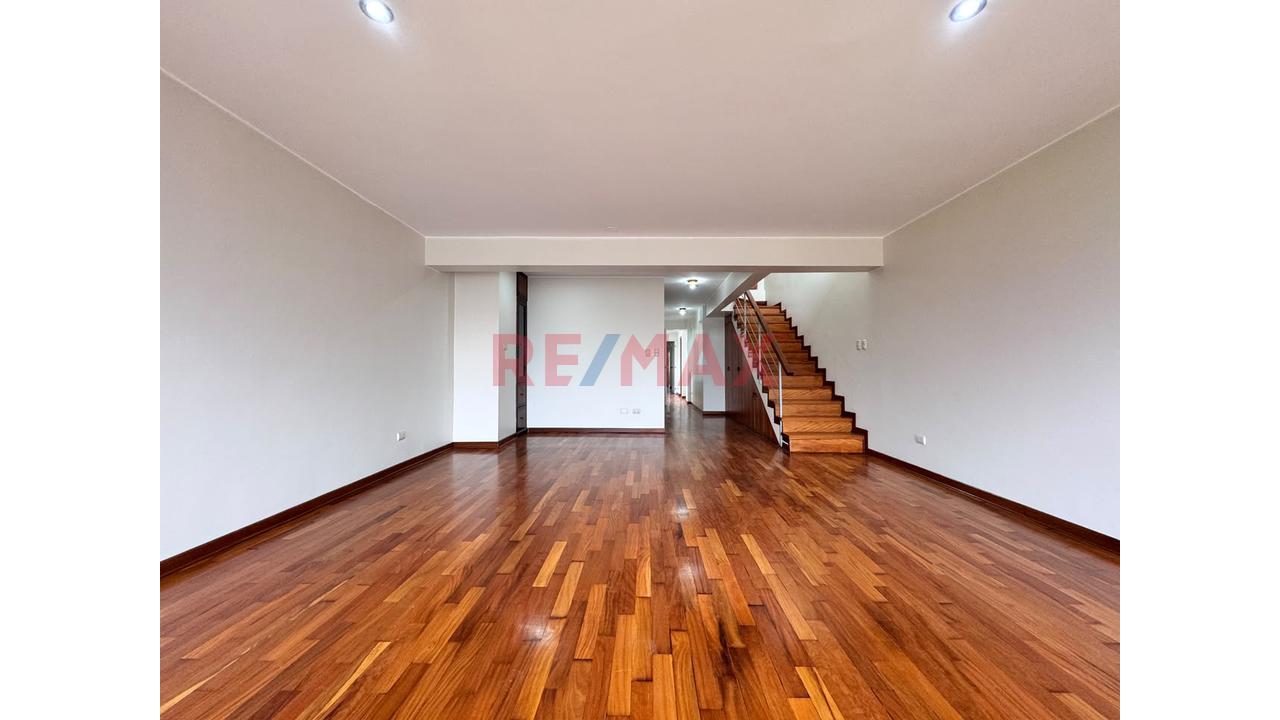 Hermoso Duplex En Venta  Frente A Parque -  Las Gardenias Surco — foto 5