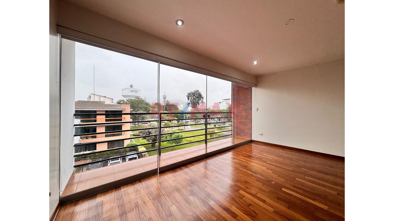 Hermoso Duplex En Venta  Frente A Parque -  Las Gardenias Surco — foto 3