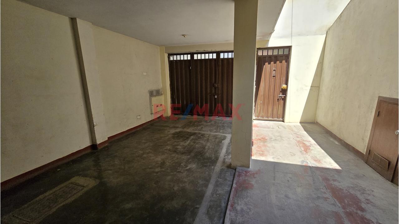 Casa De 5 Pisos En Venta En Urb. San Diego - Smp - 3