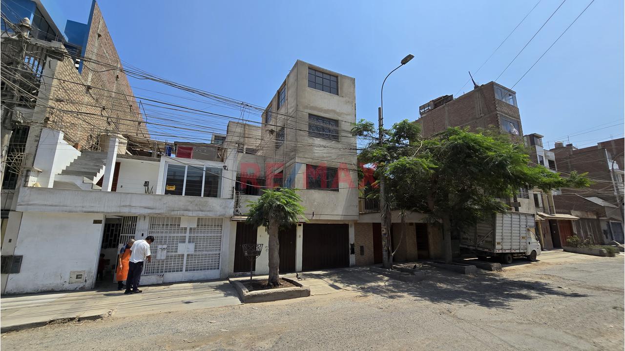 Casa De 5 Pisos En Venta En Urb. San Diego - Smp