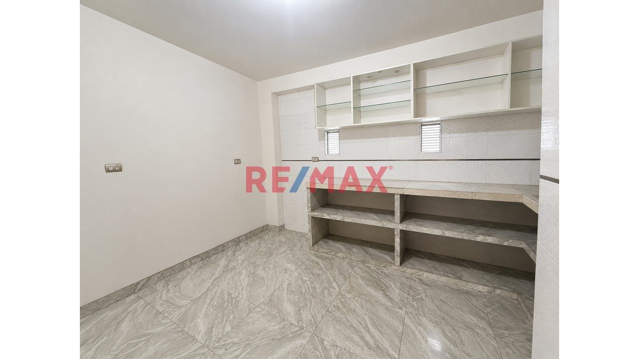 Venta De Edificio De 5 Pisos En Avenida En Carabayllo — foto 4