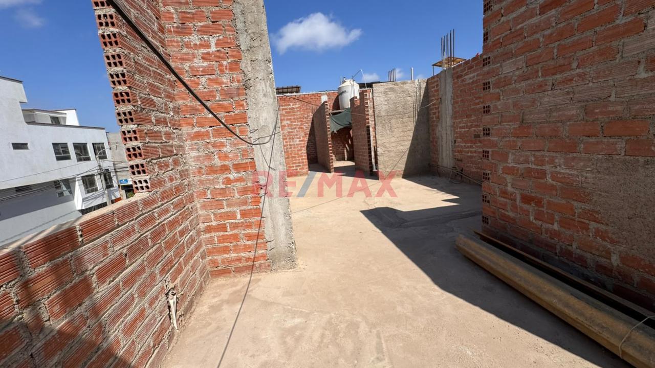 Casa En Venta Con Estacionamiento | Derrama Magisterial - 18