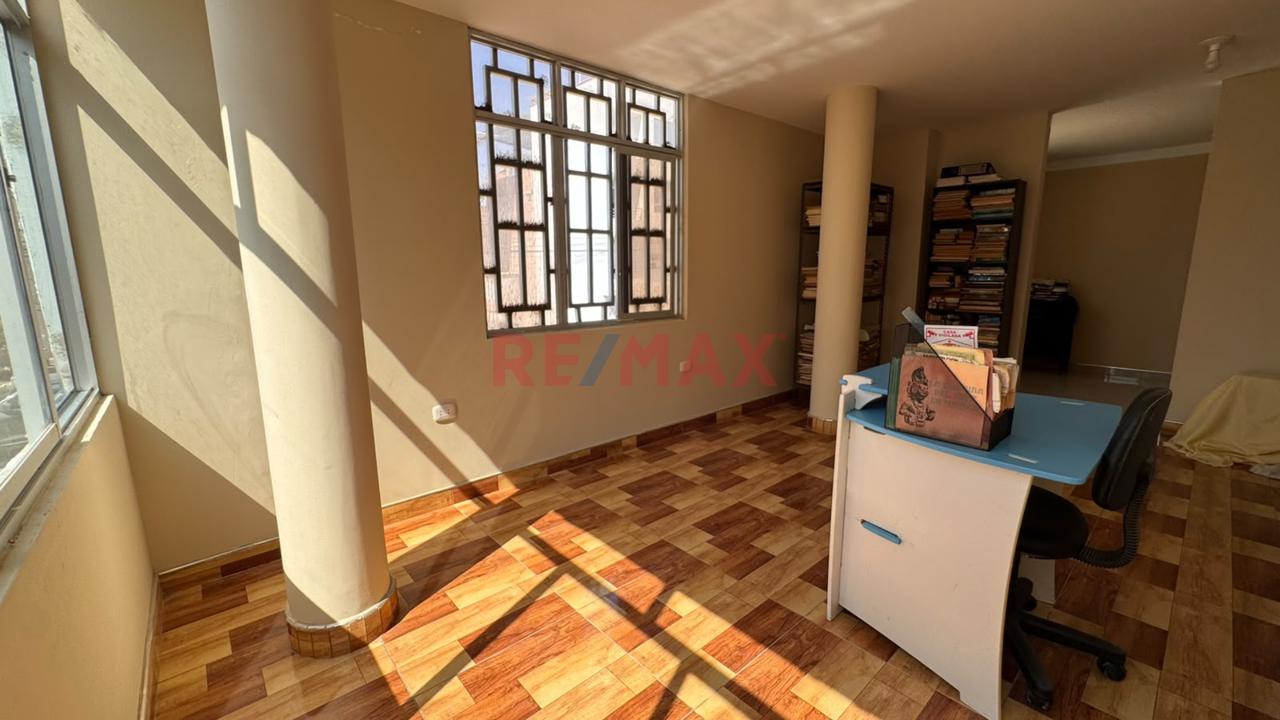 Casa En Venta Con Estacionamiento | Derrama Magisterial - 9