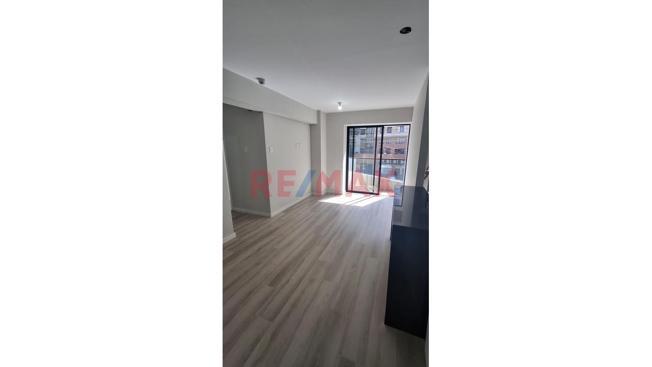 Se Vende Departamento En Estreno + 3 Dormitorios + 2 Estacionamientos A Una Cuadra Del Campo De Marte — foto 7