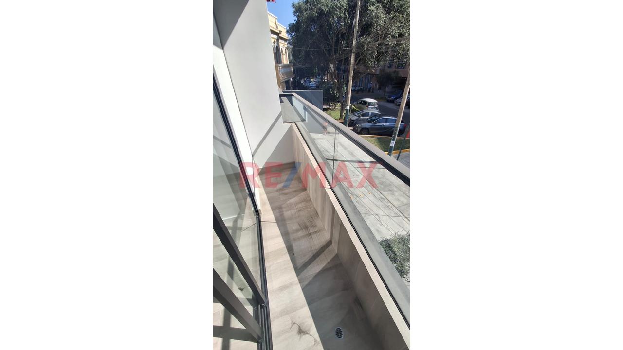 Se Vende Departamento En Estreno + 3 Dormitorios + 2 Estacionamientos A Una Cuadra Del Campo De Marte - 20