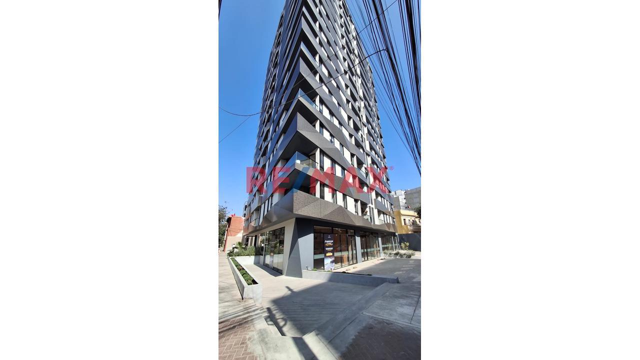 Se Vende Departamento En Estreno + 3 Dormitorios + 2 Estacionamientos A Una Cuadra Del Campo De Marte