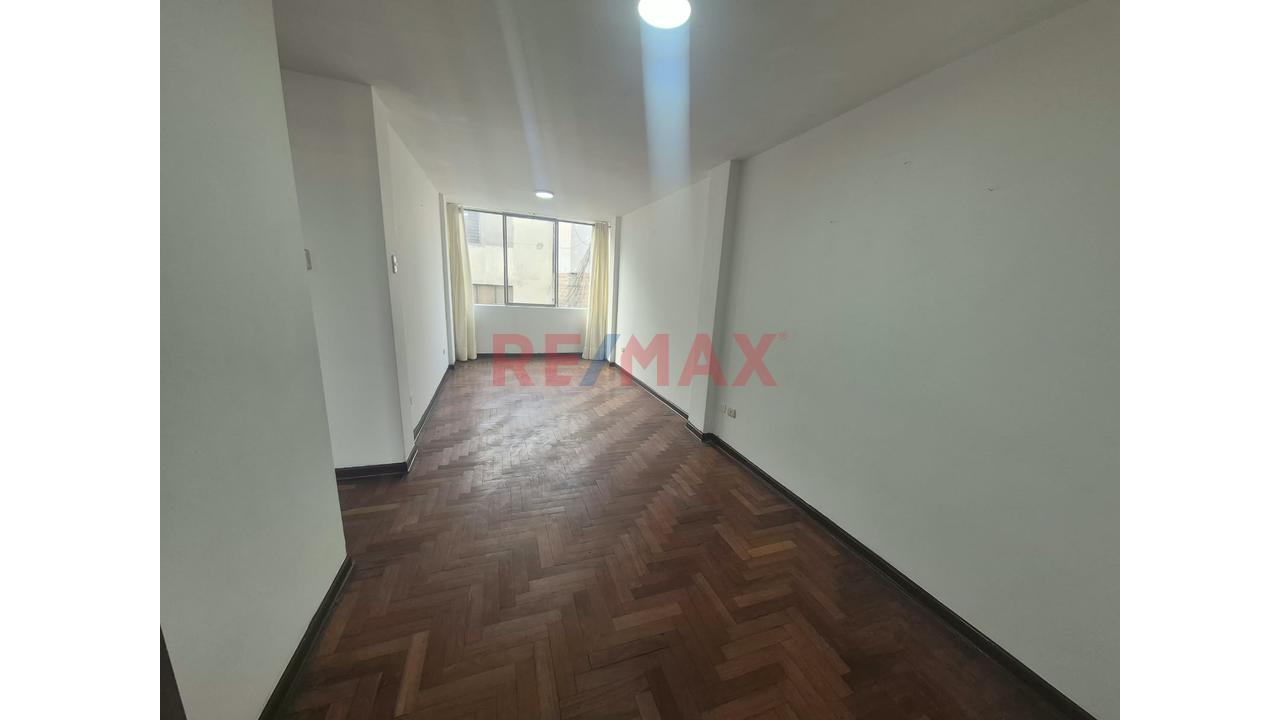 Vendo Departamento De 68 M² En Surco: Conectividad | Frente A Wong Y A Pasos Del Metro