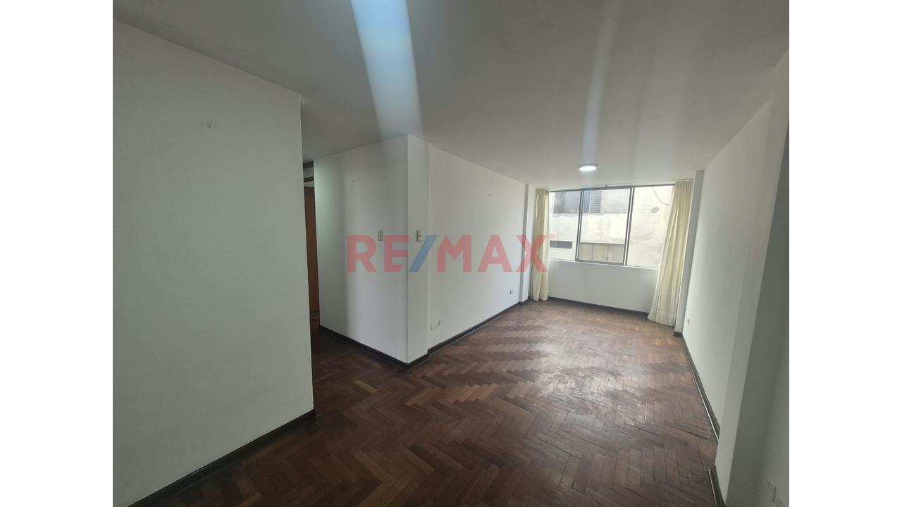 Vendo Departamento De 68 M² En Surco: Conectividad | Frente A Wong Y A Pasos Del Metro — foto 2