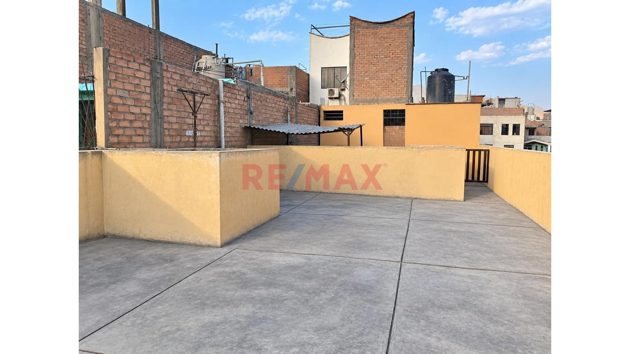 🏡 ¡Venta De Casa De 3 Pisos Mas Azotea!✨ - 2
