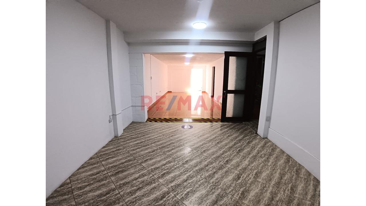 Local Comercial De 150 M² En Av. Aviación | Frente A La Videna | Límite La Victoria Y San Luis — foto 4