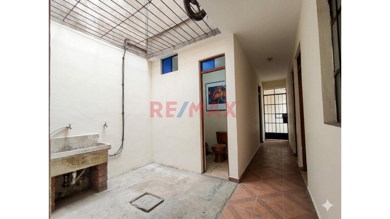 Venta Casa De 2 Pisos - 120Mts2- Espalda Comisaria Bayovar - 5