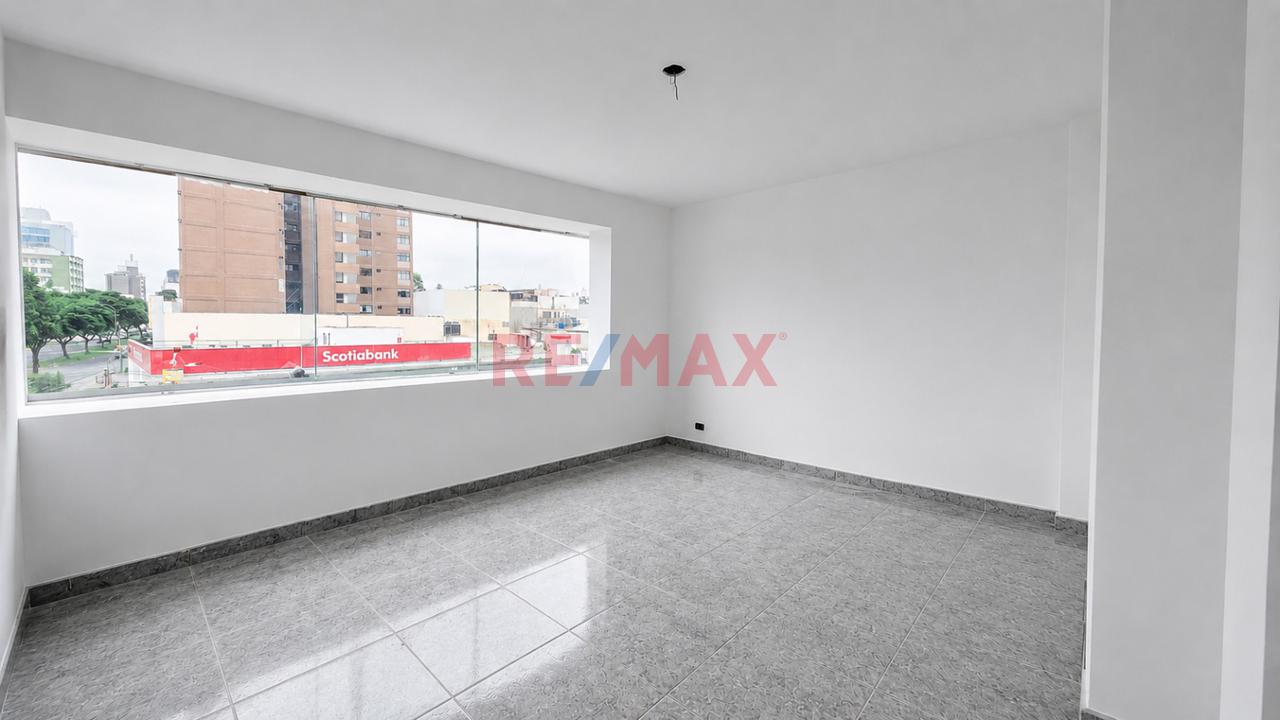 Oficina Estratégica En El Corazón De Miraflores | Vista A La Calle — foto 3
