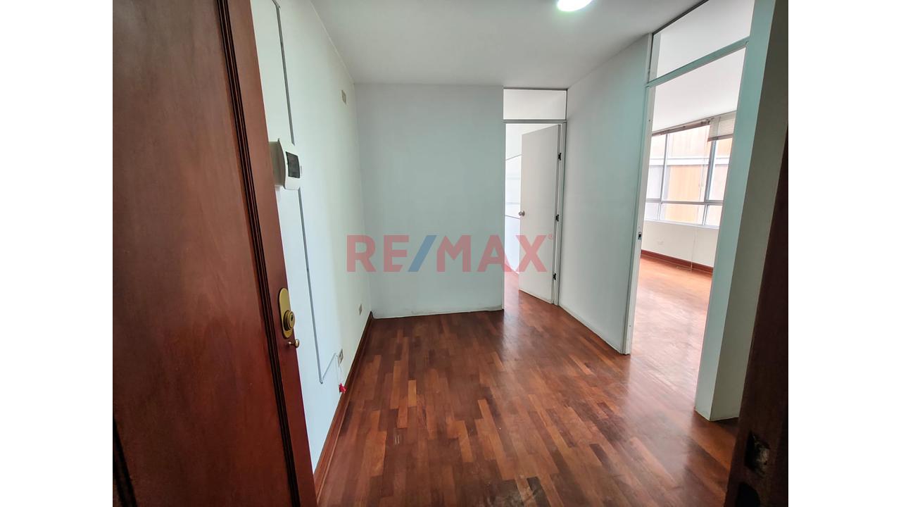 Oficina En Venta En Miraflores | 36 M² A Pasos Del Parque Kennedy — foto 3