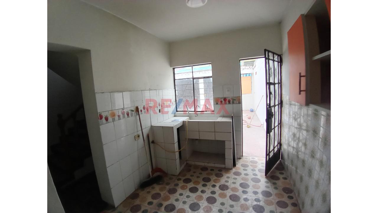 🏡 La Perla | Casa De 3 Pisos Con 6 Habitaciones, Cochera Para 2 Autos Y Potencial Para 5 Pisos — foto 3
