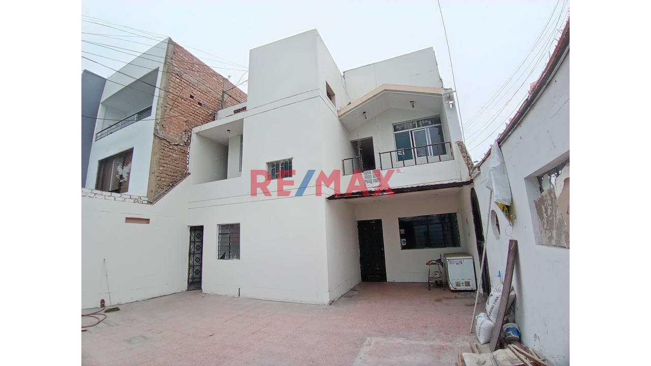 🏡 La Perla | Casa De 3 Pisos Con 6 Habitaciones, Cochera Para 2 Autos Y Potencial Para 5 Pisos