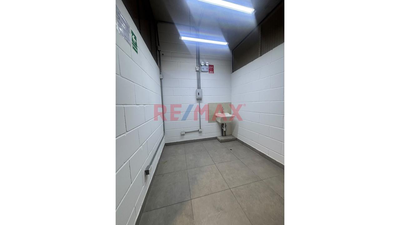 Vendo Local Comercial En Primer Piso De Colonial Market! Negociable - 3