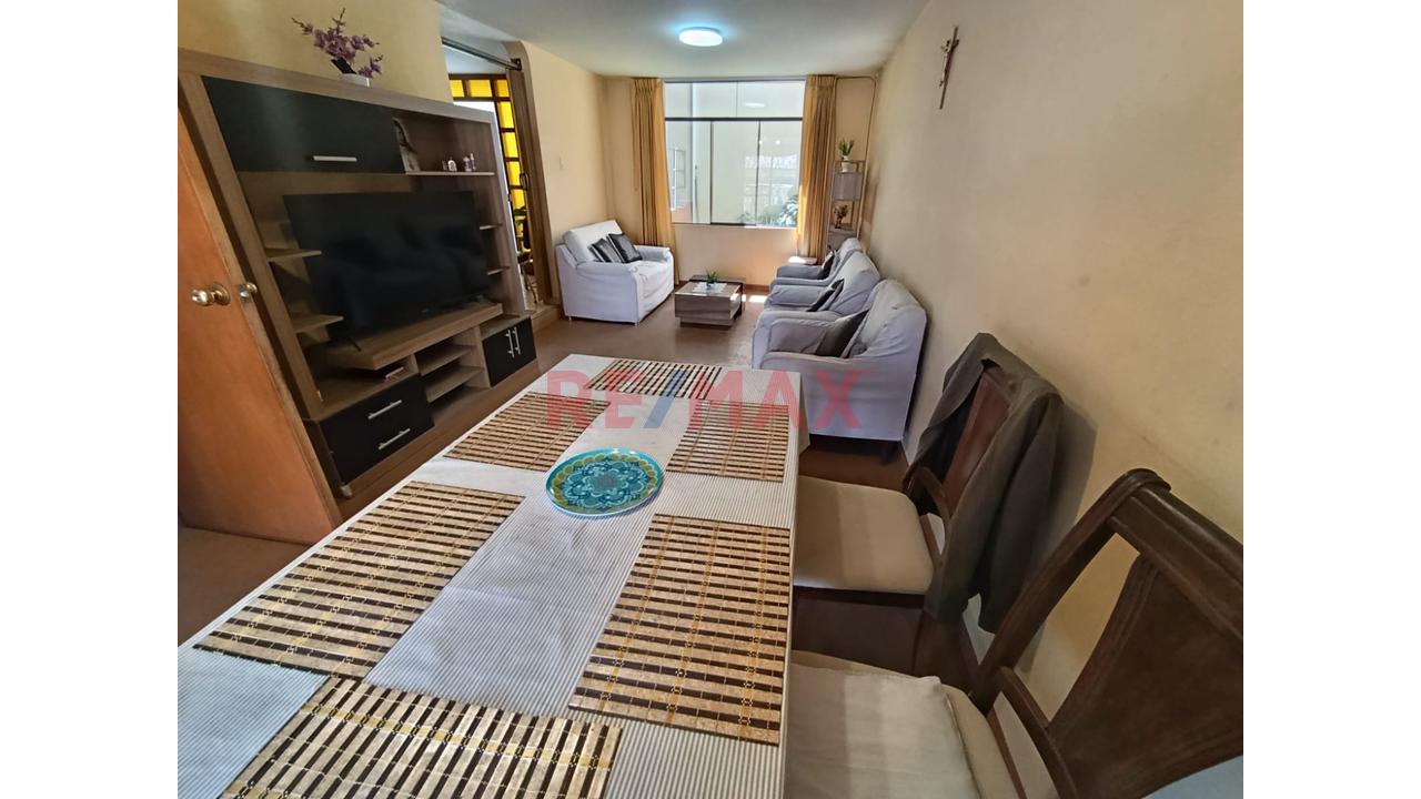 Casa En Venta Av. Principal - Jacobo Hunter - 20