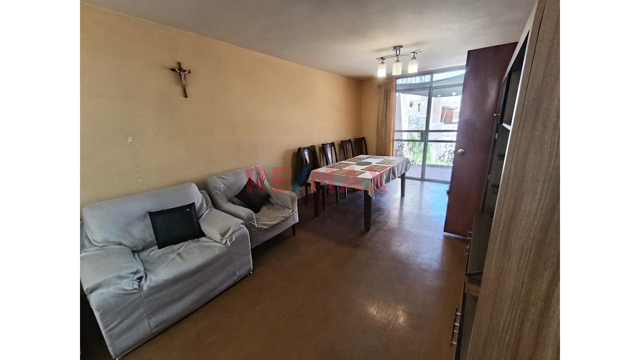 Casa En Venta Av. Principal - Jacobo Hunter - 18