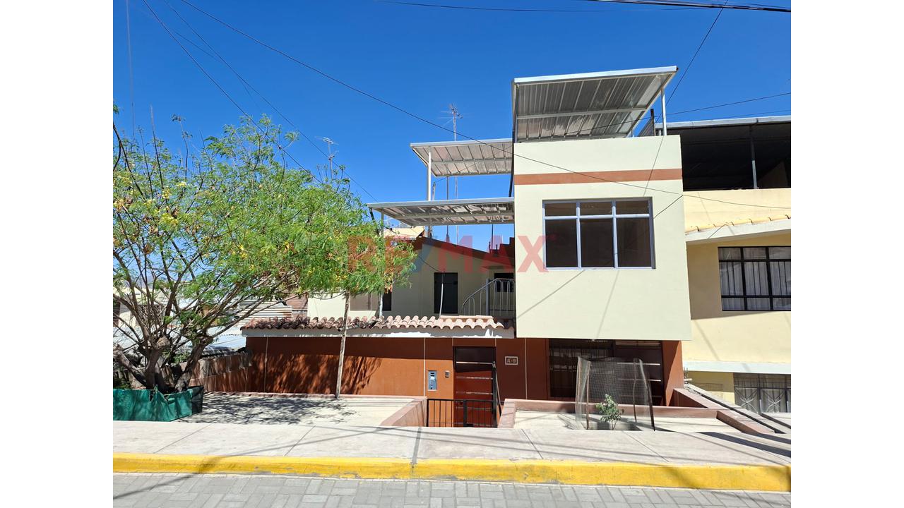 Casa En Venta Av. Principal - Jacobo Hunter - 1