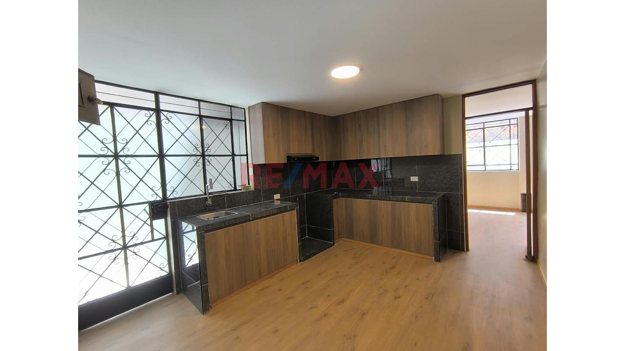 Casa De 2 Pisos En Alquiler En Chorrillos Urb Santa Leonor — foto 3