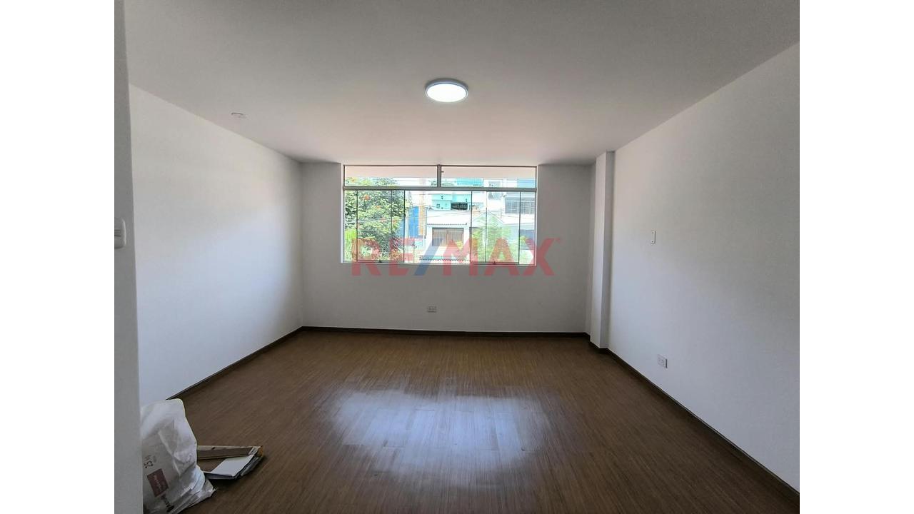 Casa De 2 Pisos En Alquiler En Chorrillos Urb Santa Leonor — foto 8