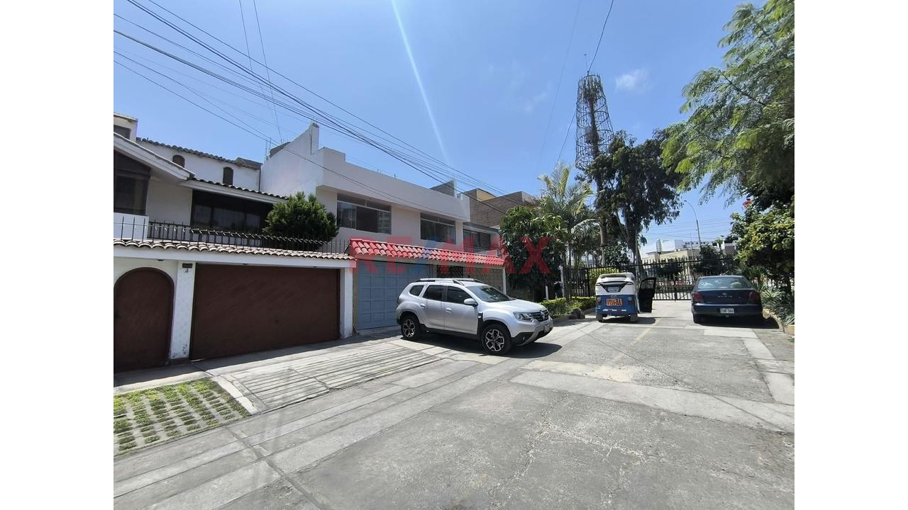 Casa De 2 Pisos En Alquiler En Chorrillos Urb Santa Leonor