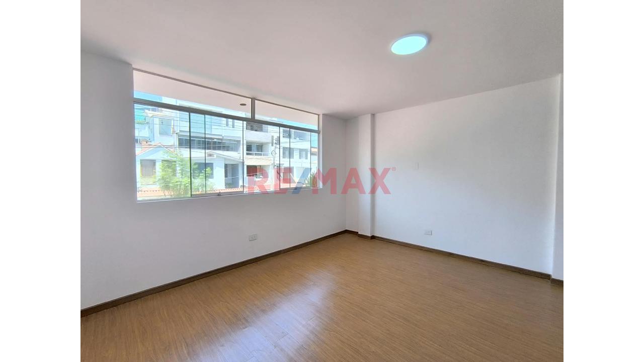 Casa De 2 Pisos En Alquiler En Chorrillos Urb Santa Leonor — foto 10