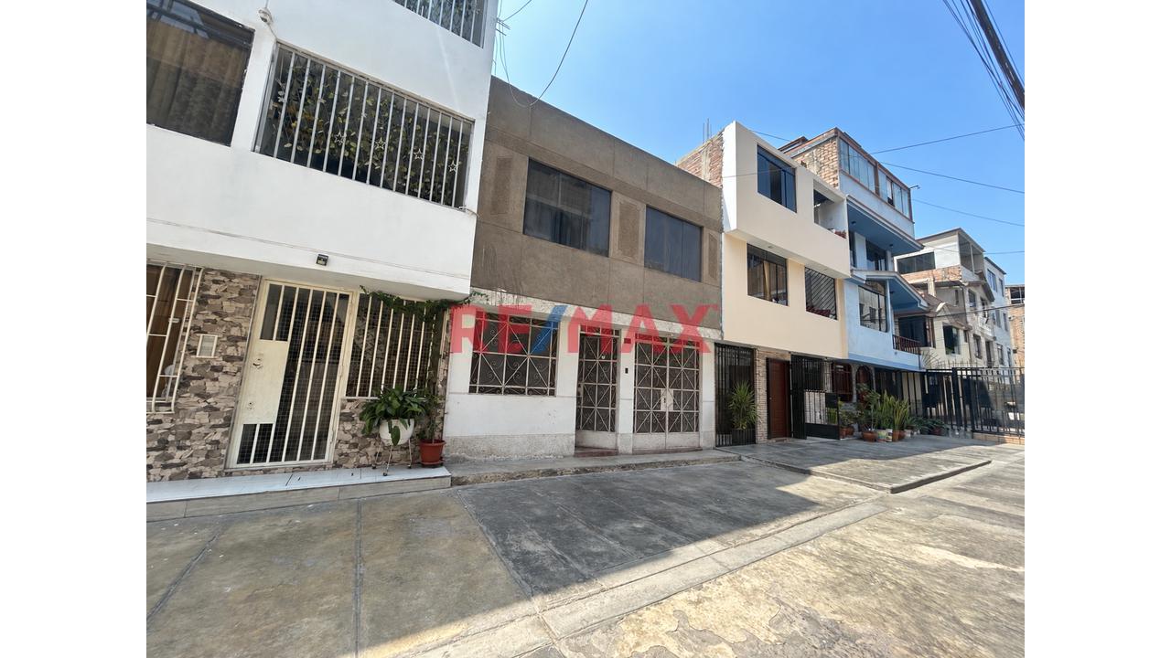 Se Venda Casa De 2 Pisos San Juan De Lurigancho A 2 Cdras De Av. Proceres.