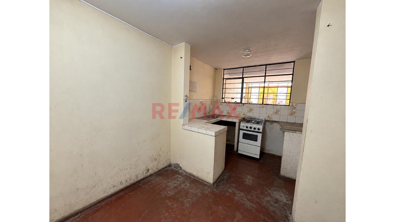 Se Venda Casa De 2 Pisos San Juan De Lurigancho A 2 Cdras De Av. Proceres. — foto 12