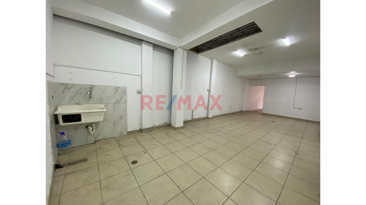 Edificio Multifuncional Y Comercial En Av A 3 Cuadras Del Mall Aventura En Zarate San Juan De Lurigancho — foto 9