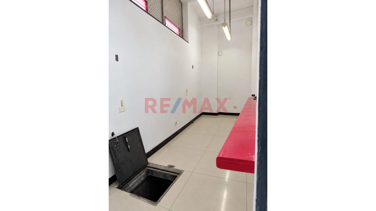 🔥 Local Comercial De 3 Pisos En Alquiler – En Plena Avenida - Pachacutec 🔥 - 9