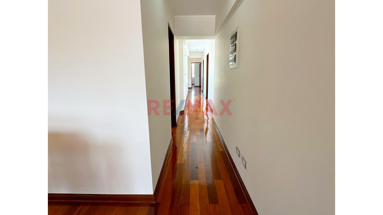 Exclusivo Departamento Con Amplia Terraza En San Isidro – 157.80 M² - Ascensor Directo — foto 3