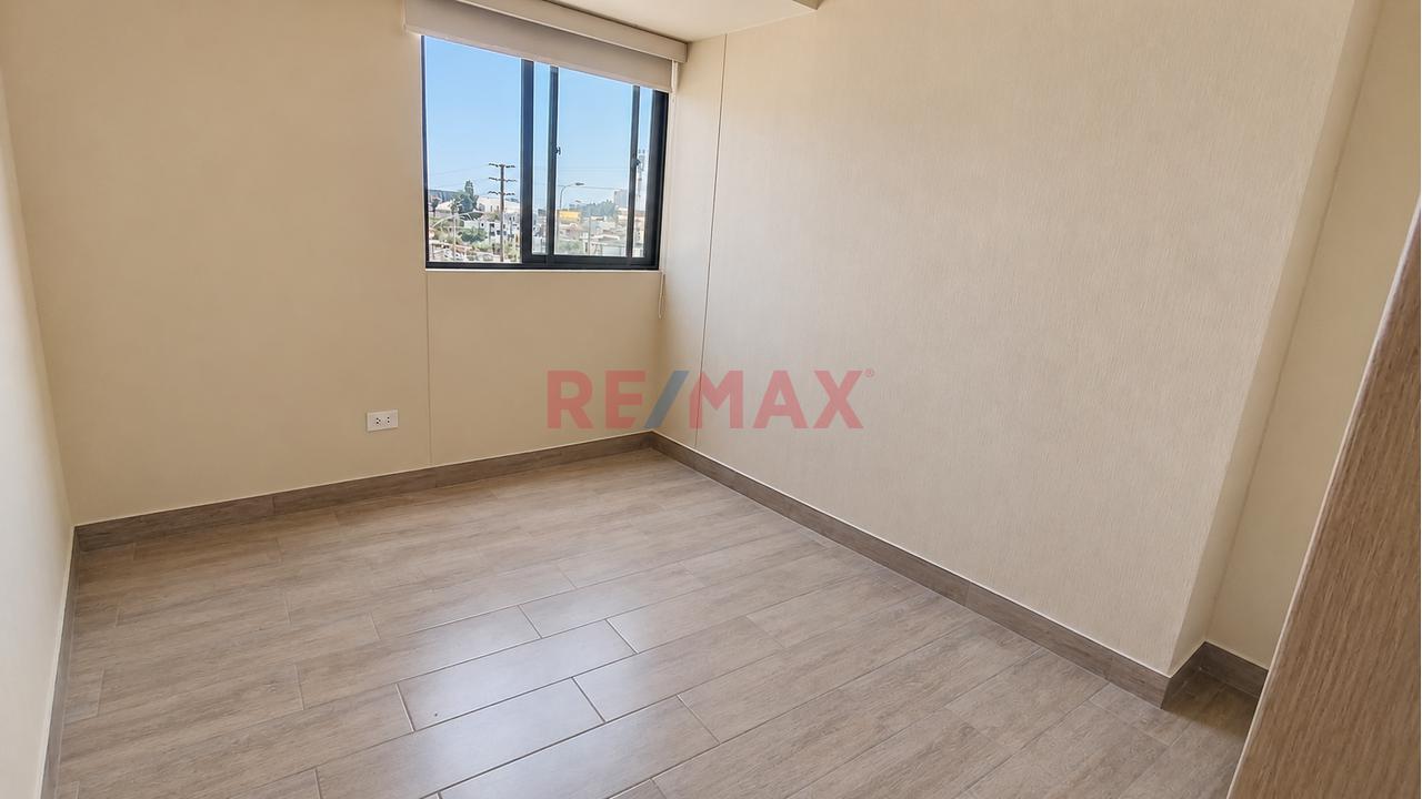 Alquilo Departamento Nuevo De Tres Habitaciones Más Cochera En Av. Angamos Cuadra 26, A Dos Cuadras De Caminos Del Inca (Al Costado De Neoplasicas) — foto 7