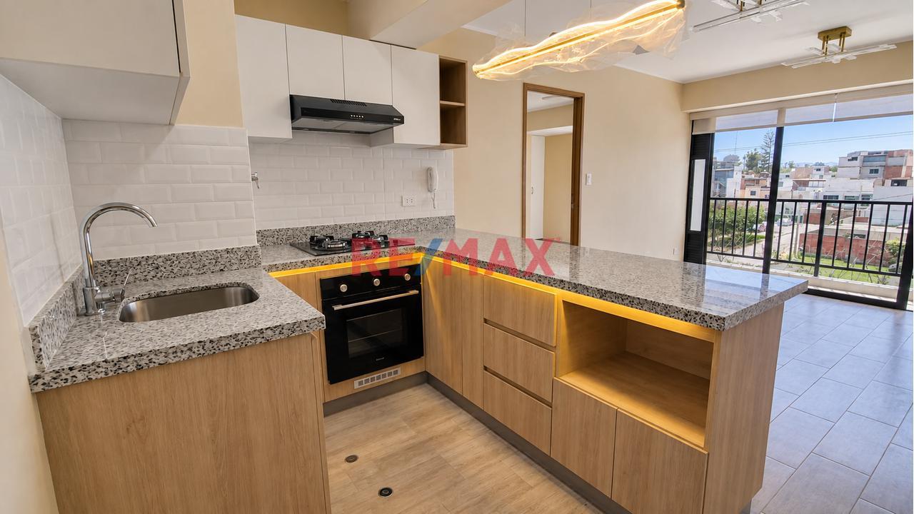 Alquilo Departamento Nuevo De Tres Habitaciones Más Cochera En Av. Angamos Cuadra 26, A Dos Cuadras De Caminos Del Inca (Al Costado De Neoplasicas)