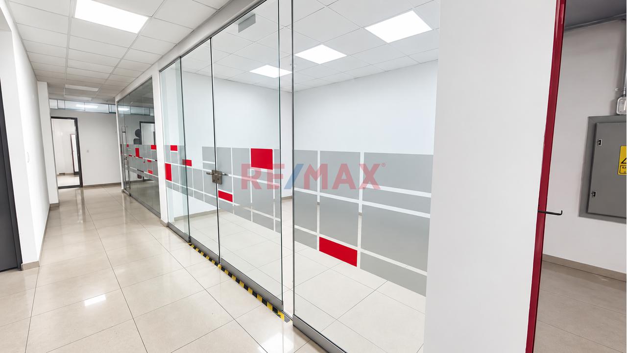 Edificio Institucional Y Comercial En Alquiler - 3