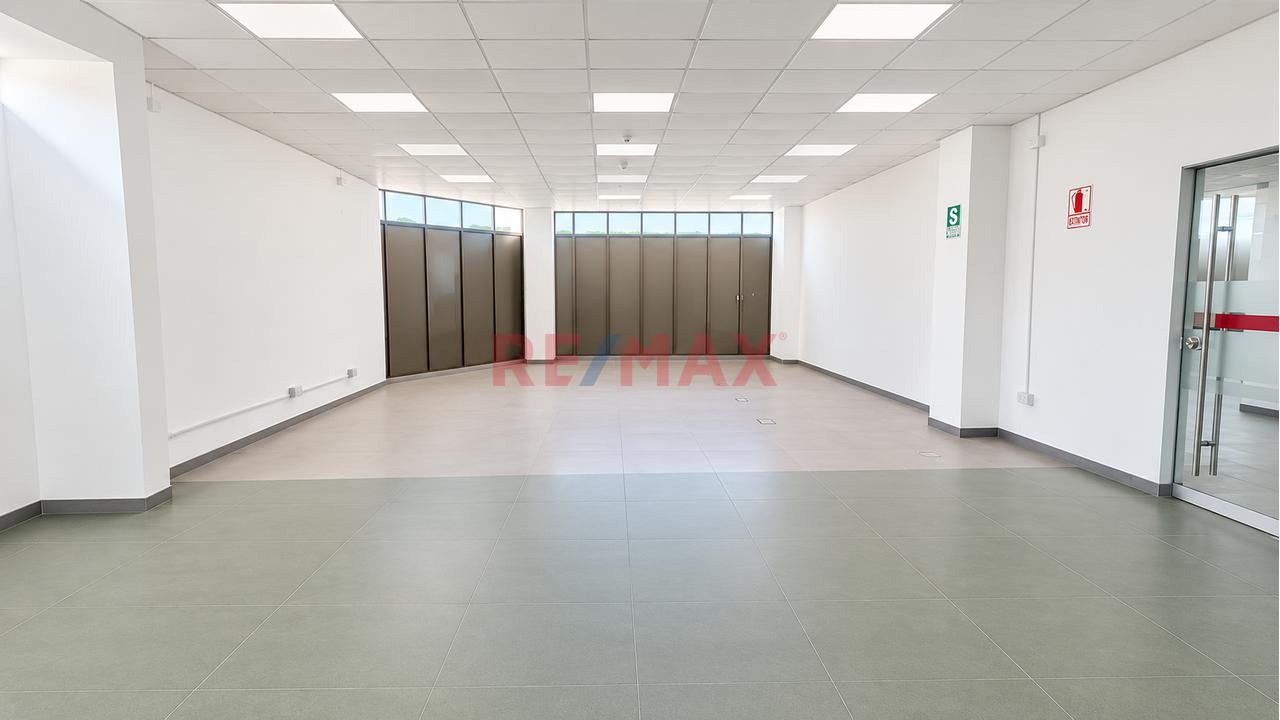 Edificio Institucional Y Comercial En Alquiler - 4