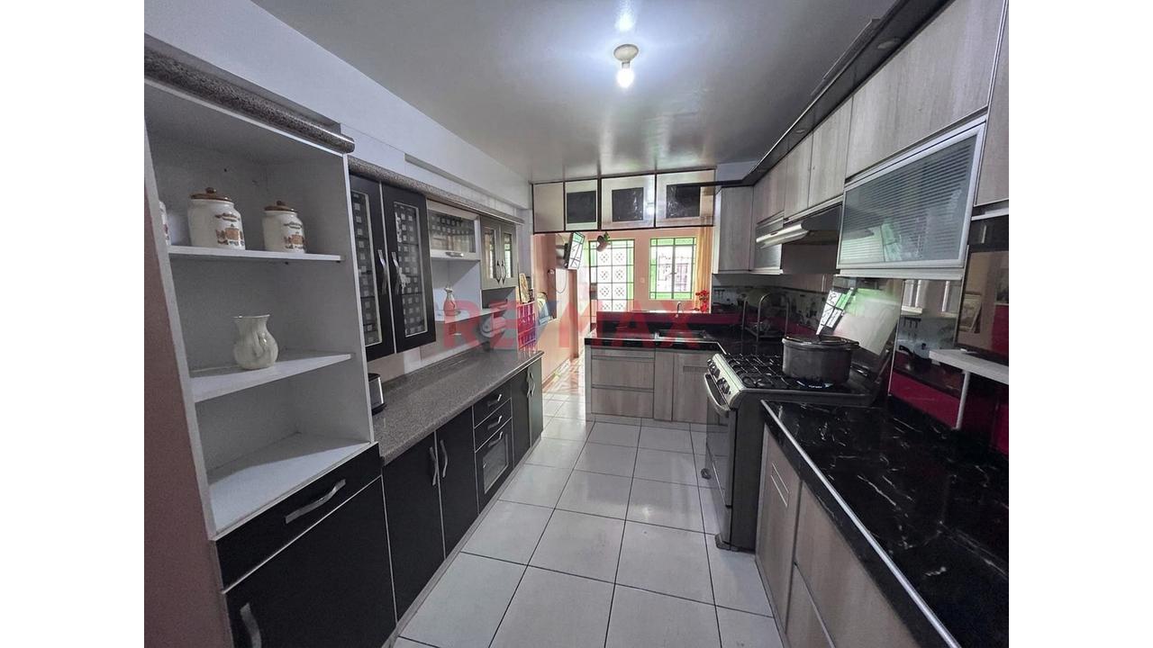 Se Vende Casa De 90 M2 Upis Huascar - 2