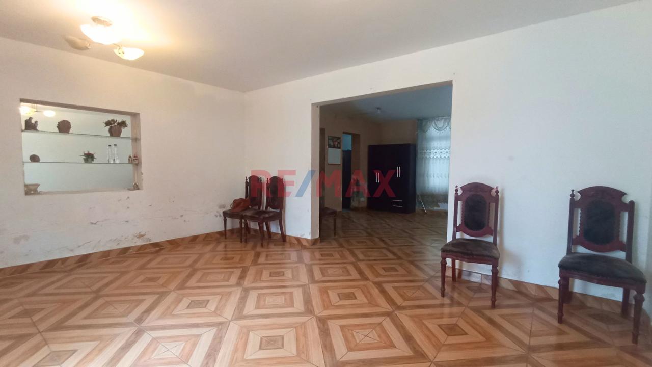 Venta De Casa Como Terreno En Villa Maria Del Triunfo - 2