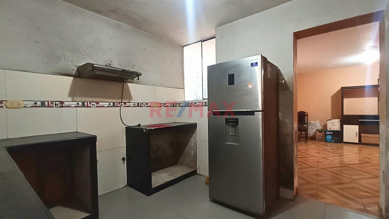 Venta De Casa Como Terreno En Villa Maria Del Triunfo - 4