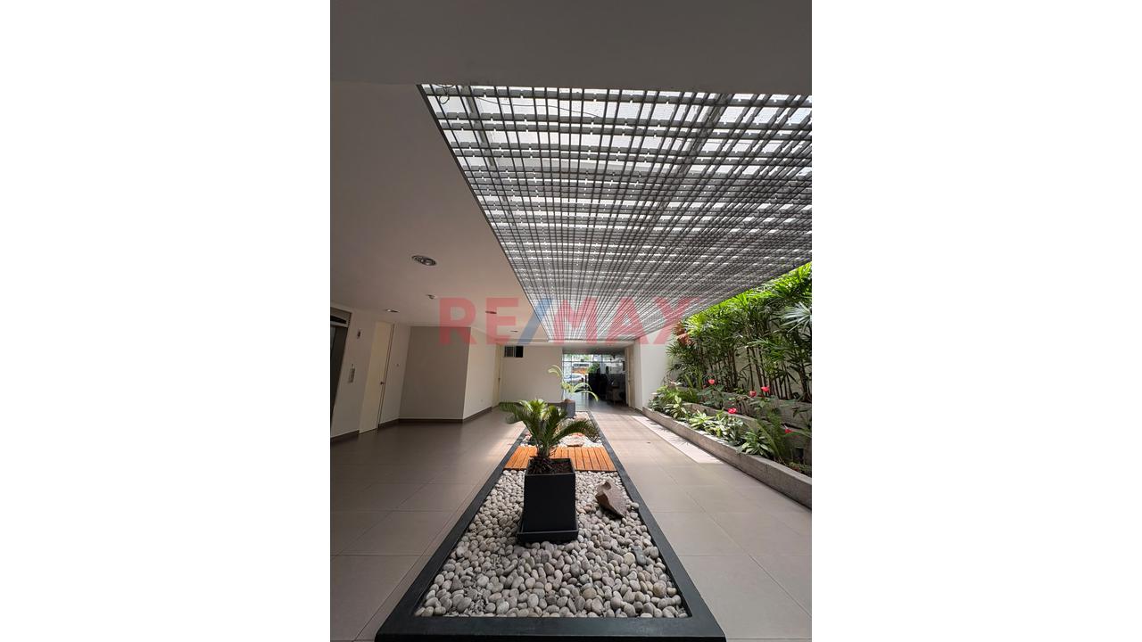 ✨ Amplio Departamento En 1Er Piso Con Terraza Y Patio | Miraflores - 17