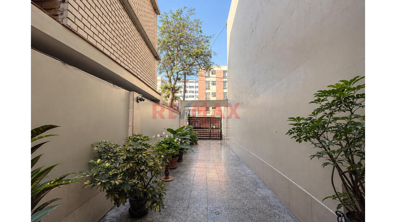 Casa De 4 Pisos Vive A Pasos Del Mar En Una De Las Zonas Más Buscadas De Miraflores - 4