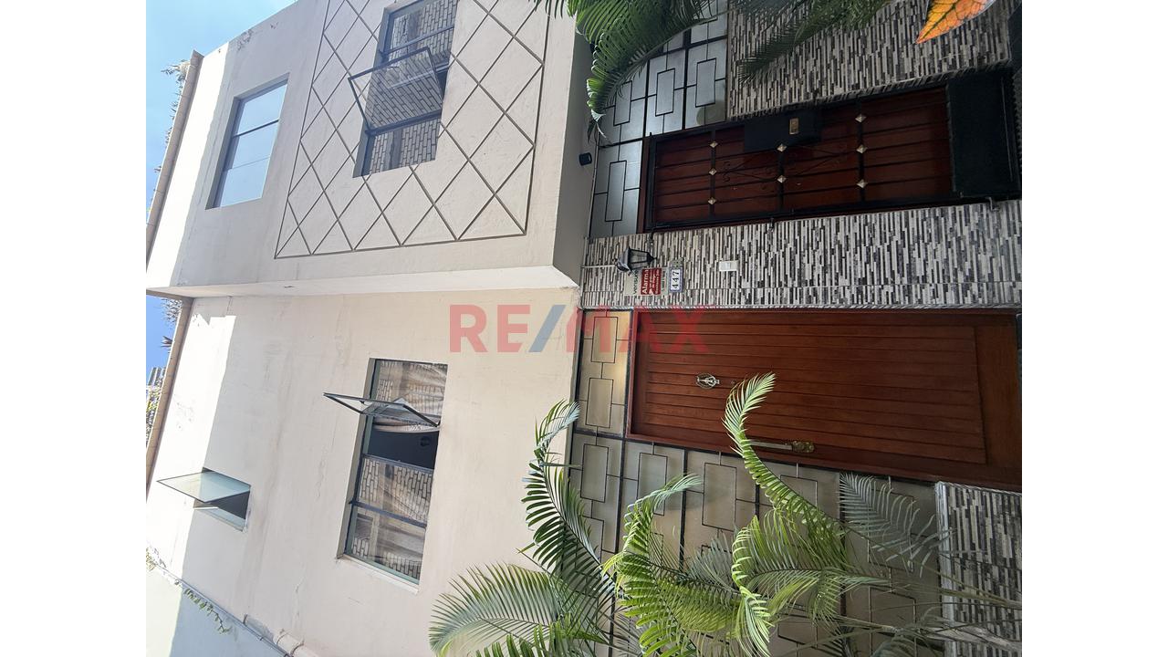 Casa De 4 Pisos Vive A Pasos Del Mar En Una De Las Zonas Más Buscadas De Miraflores - 1
